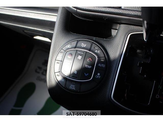 Toyota VOXY 2018-04 220397-8