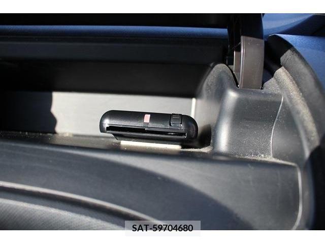 Toyota VOXY 2018-04 220397-5