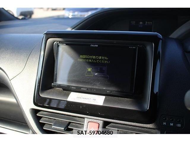 Toyota VOXY 2018-04 220397-3
