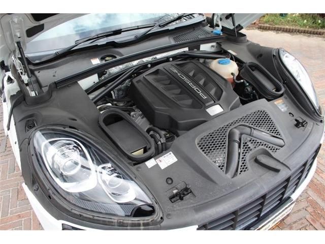 Porsche MACAN 2015-05 1870-16