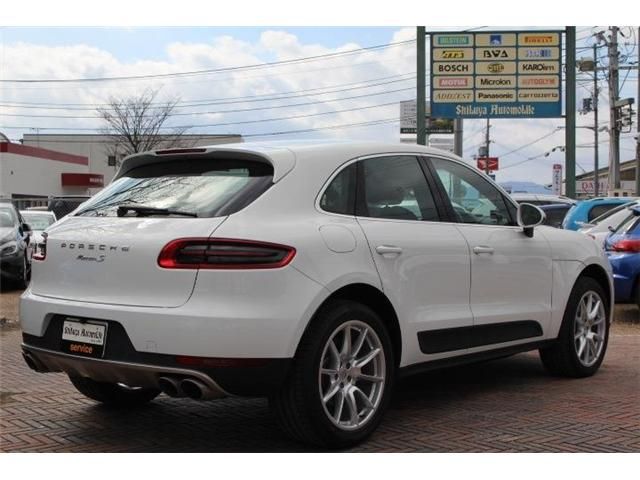 Porsche MACAN 2015-05 1870-2
