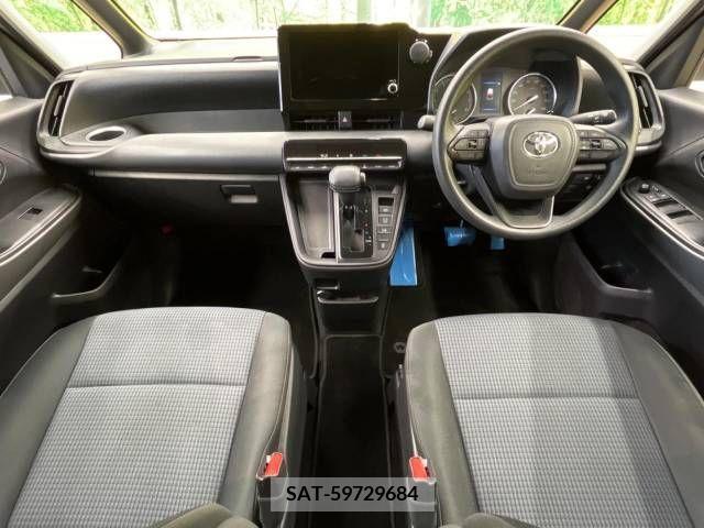 Toyota NOAH 2022-11 336200-1