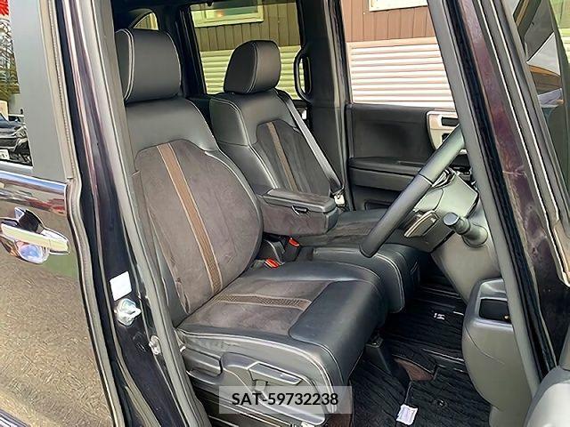 Honda N BOX CUSTOM 2018-03 208853-9