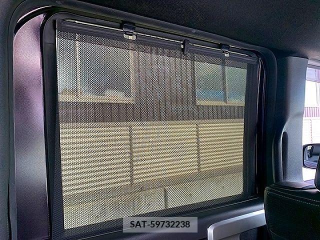 Honda N BOX CUSTOM 2018-03 208853-17
