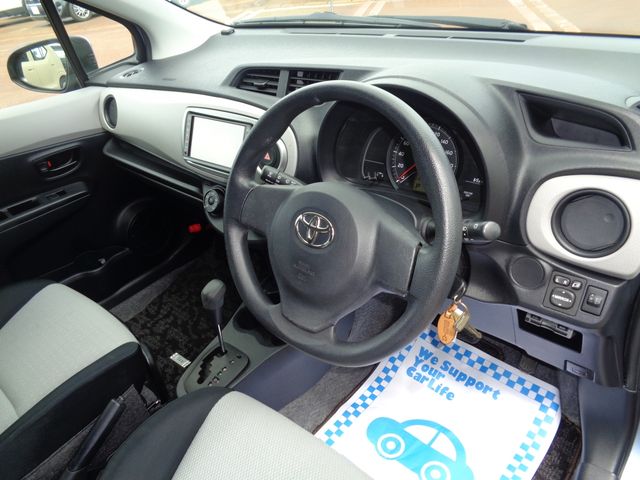 Toyota VITZ 2011-02 5593-1
