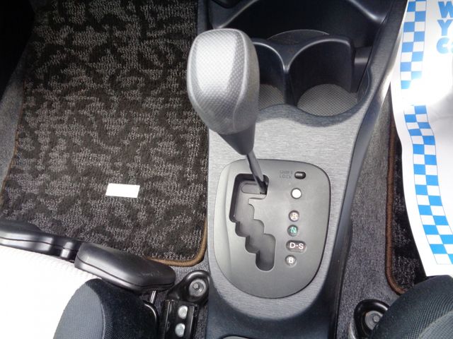 Toyota VITZ 2011-02 5593-17