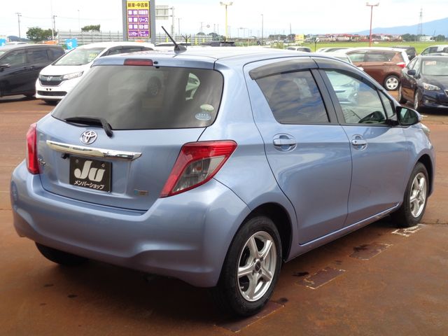 Toyota VITZ 2011-02 5593-2