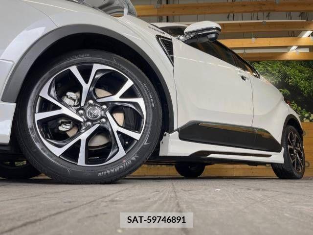 Toyota C-HR 2018-11 235009-13