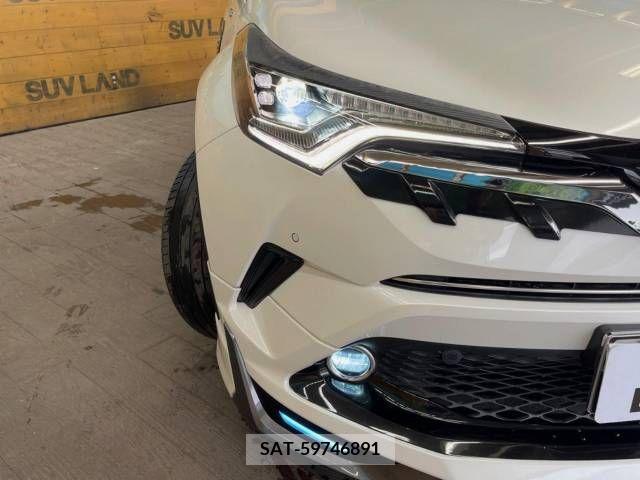 Toyota C-HR 2018-11 235009-12