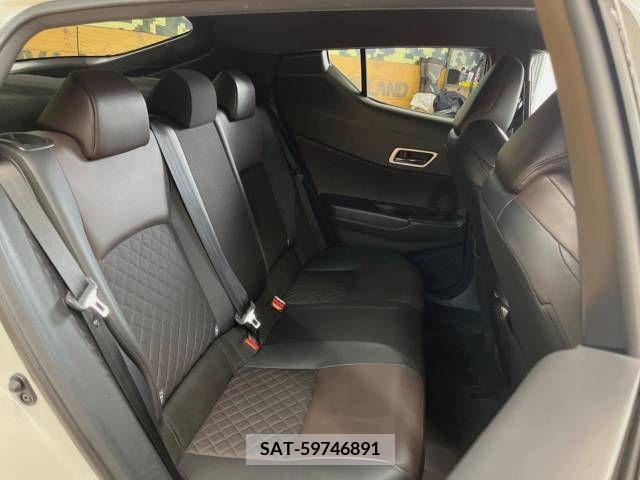 Toyota C-HR 2018-11 235009-10