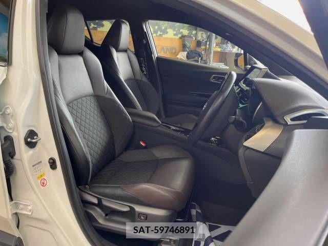 Toyota C-HR 2018-11 235009-9