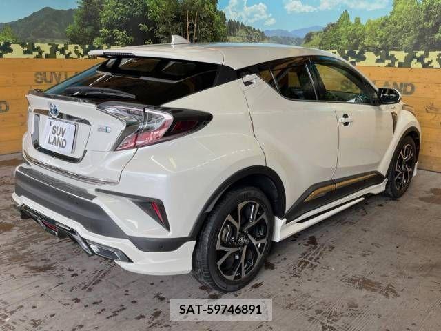 Toyota C-HR 2018-11 235009-17