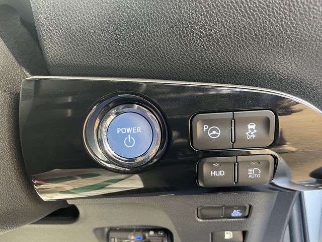 Toyota PRIUS 2018-11 21038-8