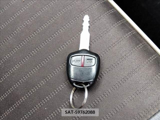 Mitsubishi PAJERO MINI 2011-01 374345-11