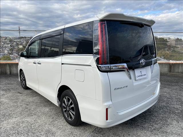 Toyota ESQUIRE 2018-01 194934-3