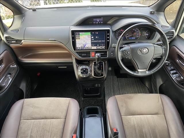 Toyota ESQUIRE 2018-01 194934-1