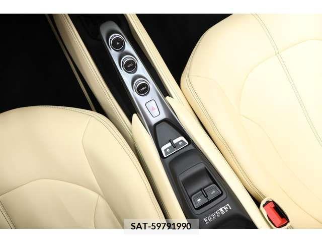 Ferrari F8 Spider 2022-06 375457-16