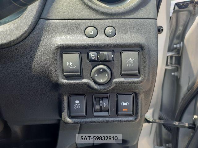 Nissan NOTE 2018-03 340622-21