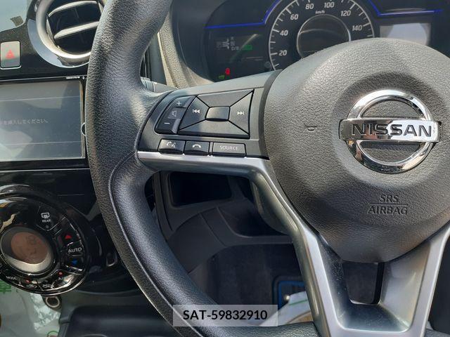 Nissan NOTE 2018-03 340622-25