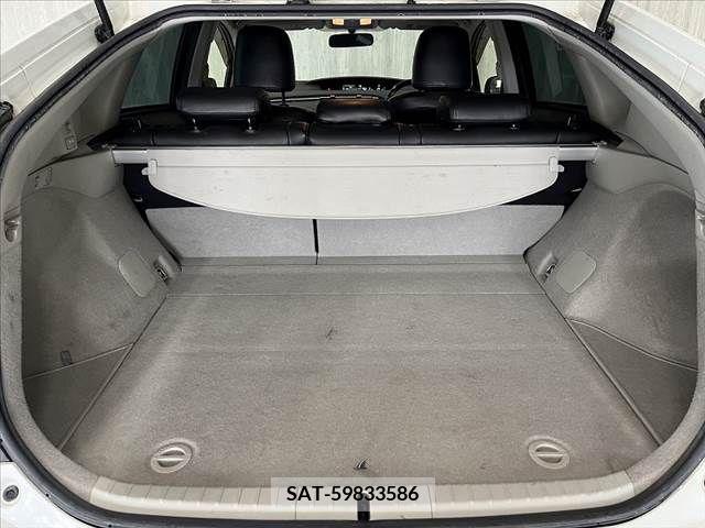 Toyota PRIUS 2013-04 281818-15