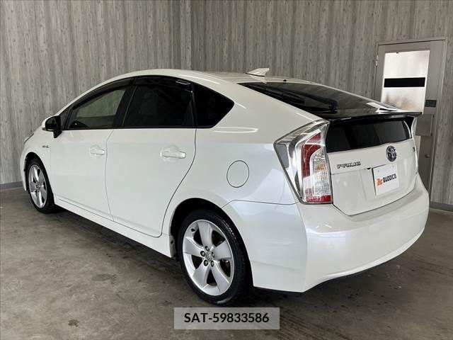 Toyota PRIUS 2013-04 281818-11