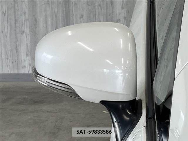 Toyota PRIUS 2013-04 281818-29