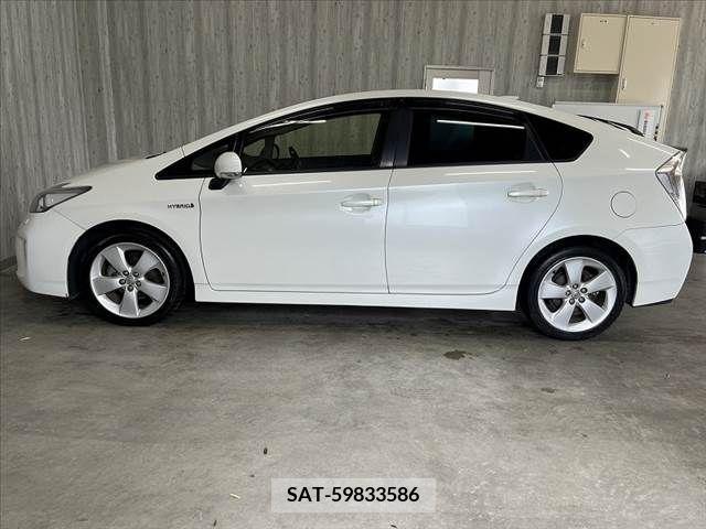 Toyota PRIUS 2013-04 281818-10