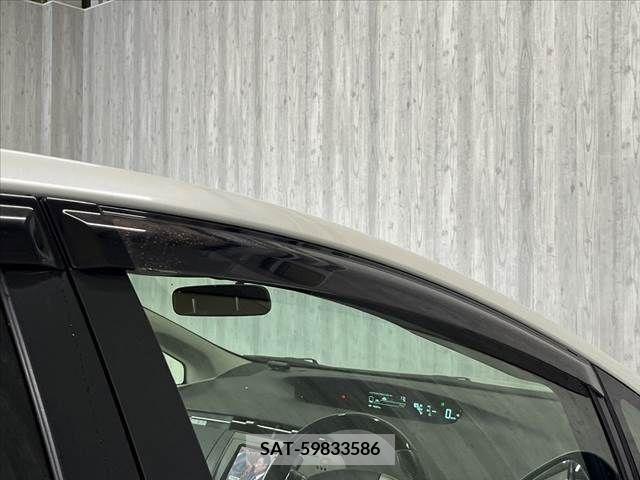 Toyota PRIUS 2013-04 281818-27