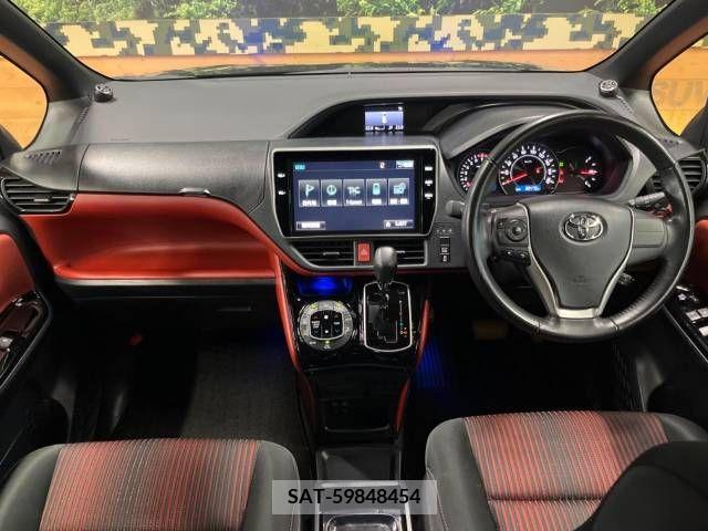 Toyota VOXY 2017-09 370450-1
