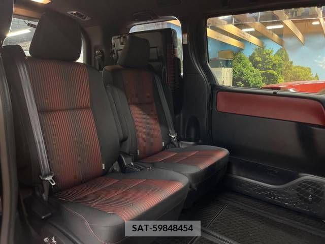 Toyota VOXY 2017-09 370450-9