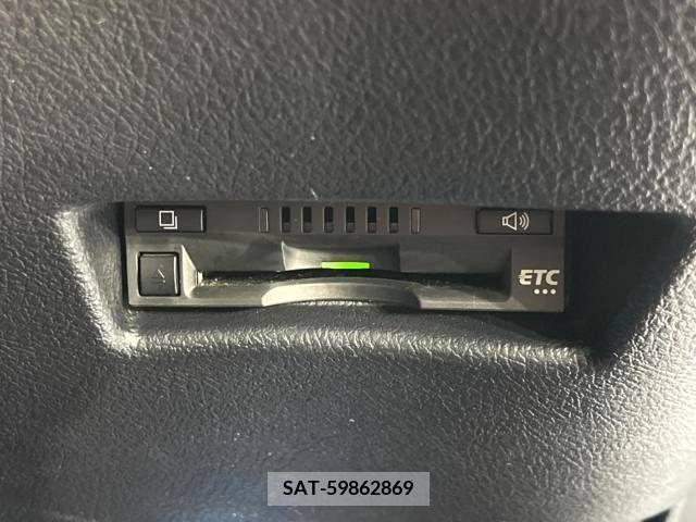 Toyota SIENTA 2018-01 338510-7