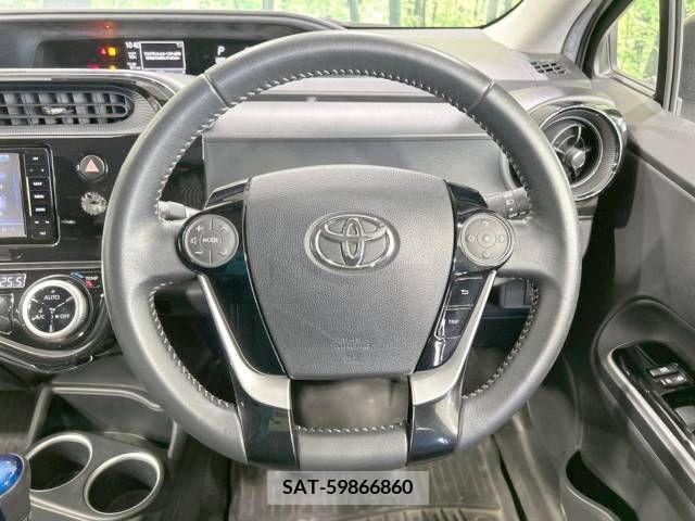 Toyota AQUA 2017-08 240297-11