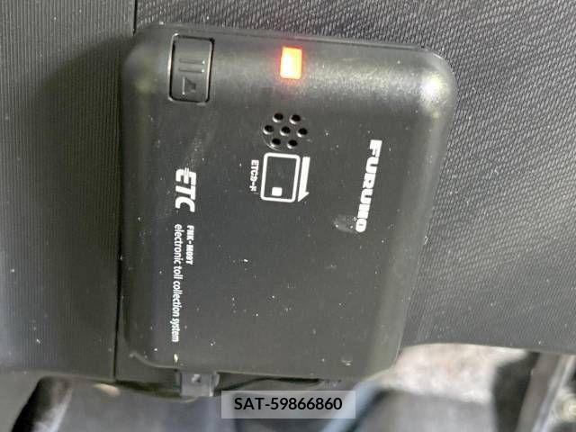 Toyota AQUA 2017-08 240297-6