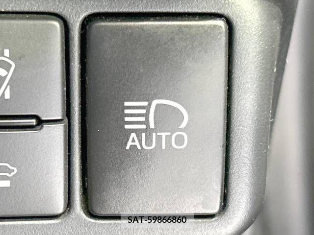 Toyota AQUA 2017-08 240297-5