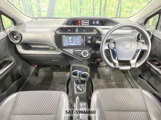 Toyota AQUA 2017-08 240297-1