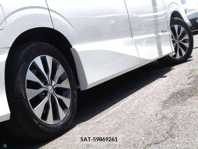 Nissan SERENA 2017-05 324926-18