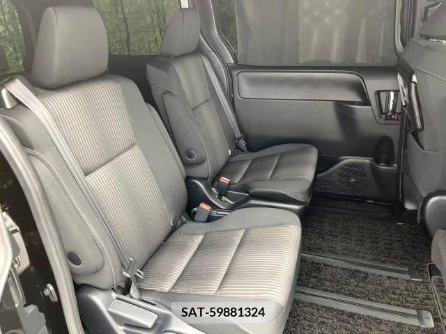 Toyota VOXY 2019-03 336602-8