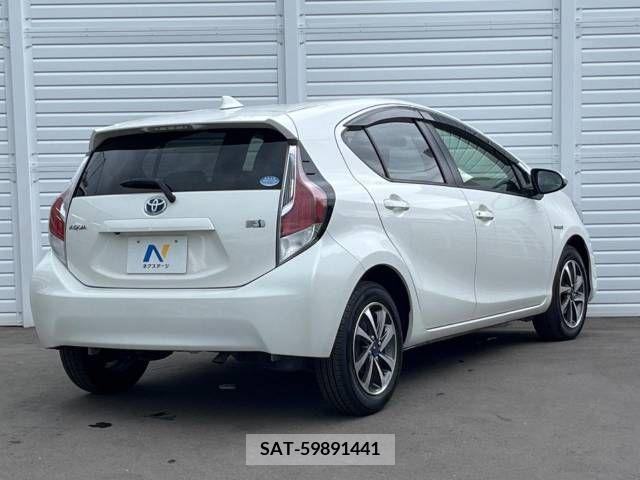 Toyota AQUA 2015-09 395707-17