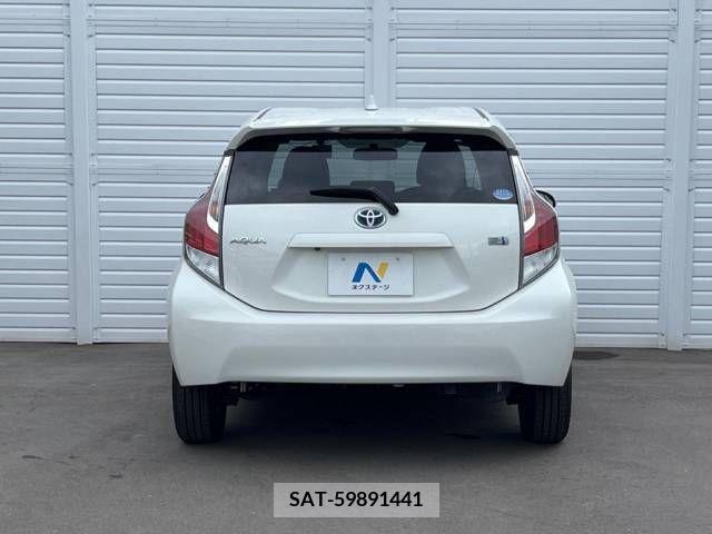 Toyota AQUA 2015-09 395707-15