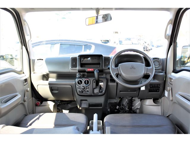 Mitsubishi MINICAB VAN 2017-01 21161-1