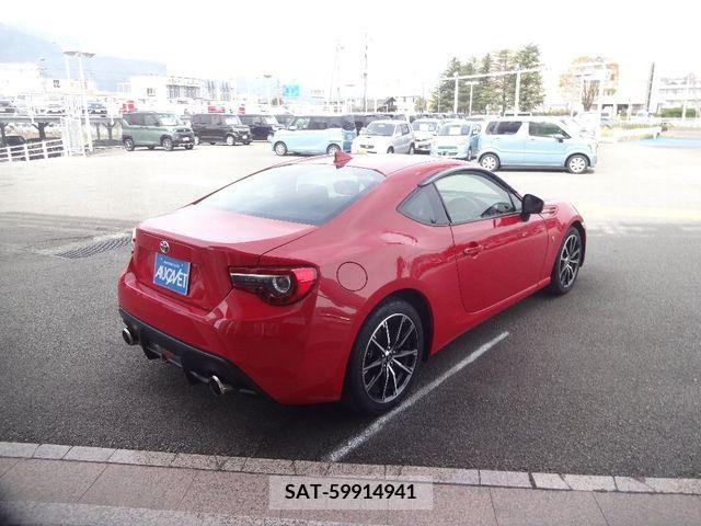 Toyota 86 2018-02 236405-1