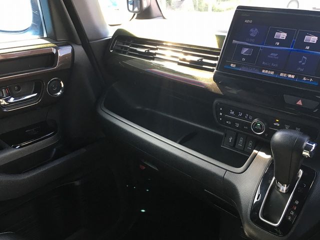 Honda N BOX CUSTOM 2017-08 9969-26