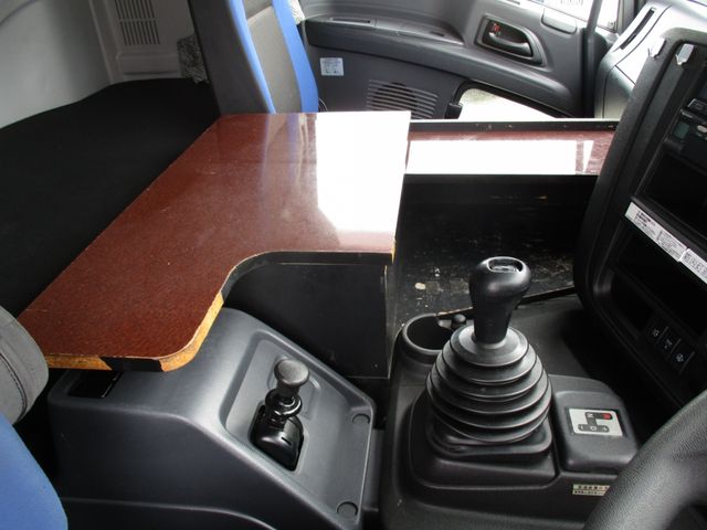 Isuzu GIGA 2016-03 8498-16