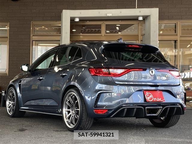 Renault MEGANE 2019-03 374315-3