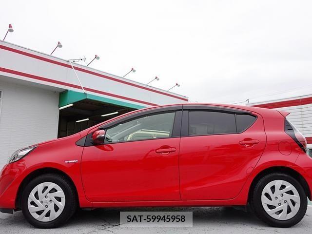 Toyota AQUA 2017-06 260510-7