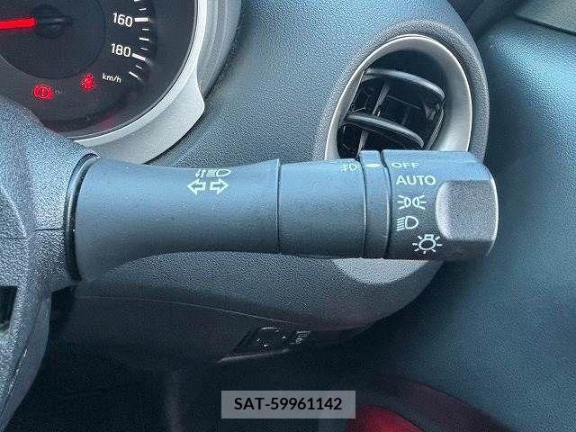 Nissan JUKE 2011-08 320445-9