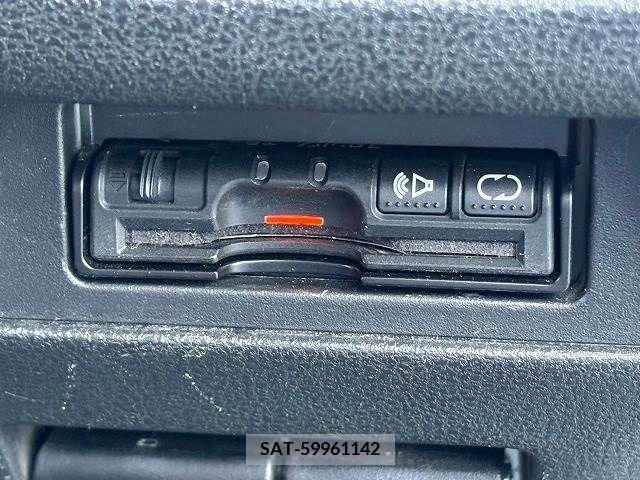 Nissan JUKE 2011-08 320445-6