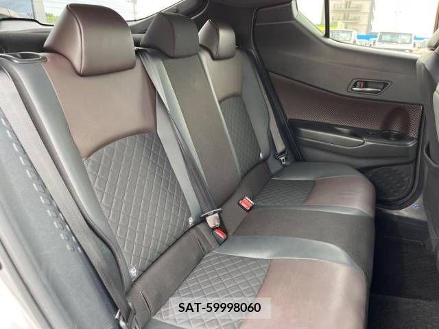 Toyota C-HR 2018-03 323010-11