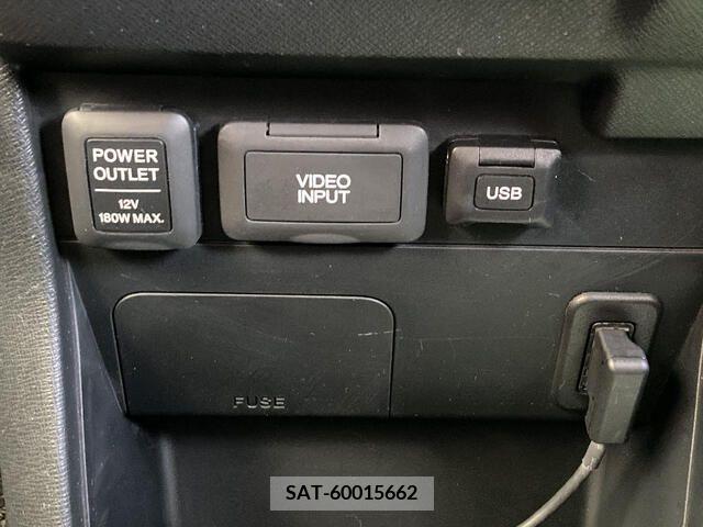 Honda e 2013-03 215595-7
