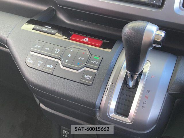 Honda e 2013-03 215595-6